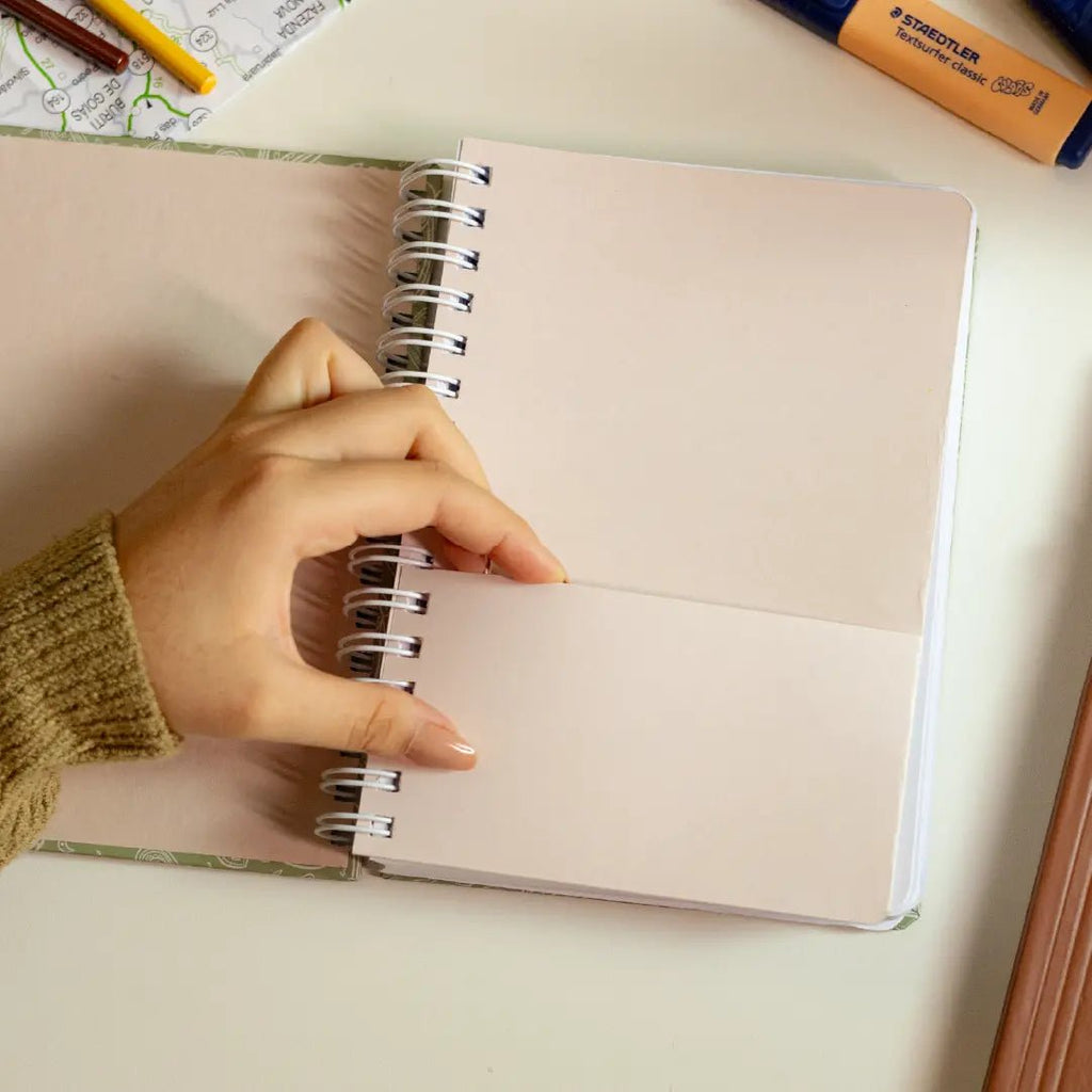 PLANNER DIARIO 2026 MAGNOLIA BOHO DOBRADURA - Magnolia Iguatemi Esplanada