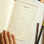 PLANNER SLIM 2026 MAGNOLIA BOHO PAISLEY MARROM - Magnolia Iguatemi Esplanada