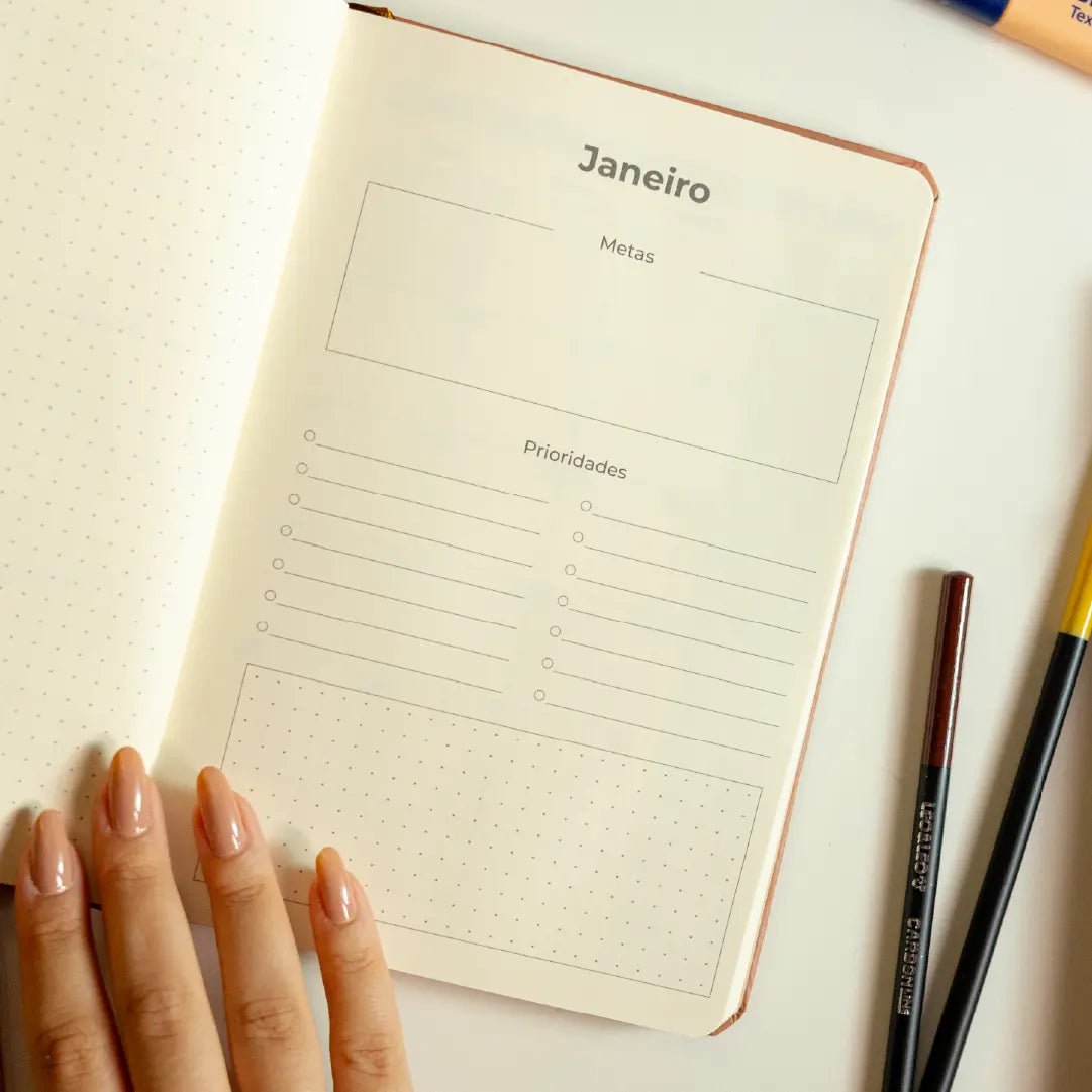 PLANNER SLIM 2026 MAGNOLIA BOHO PAISLEY MARROM - Magnolia Iguatemi Esplanada