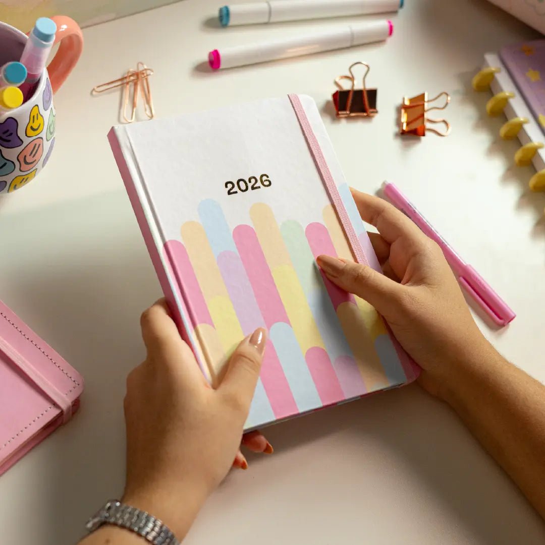 PLANNER SLIM 2026 MAGNOLIA CANDY LOLLIPOP - Magnolia Iguatemi Esplanada